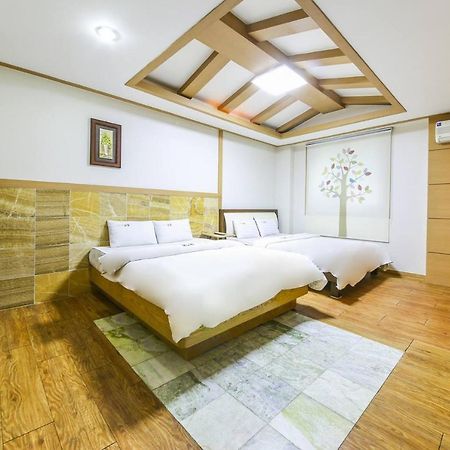 Theme Motel Мокпо Екстериор снимка