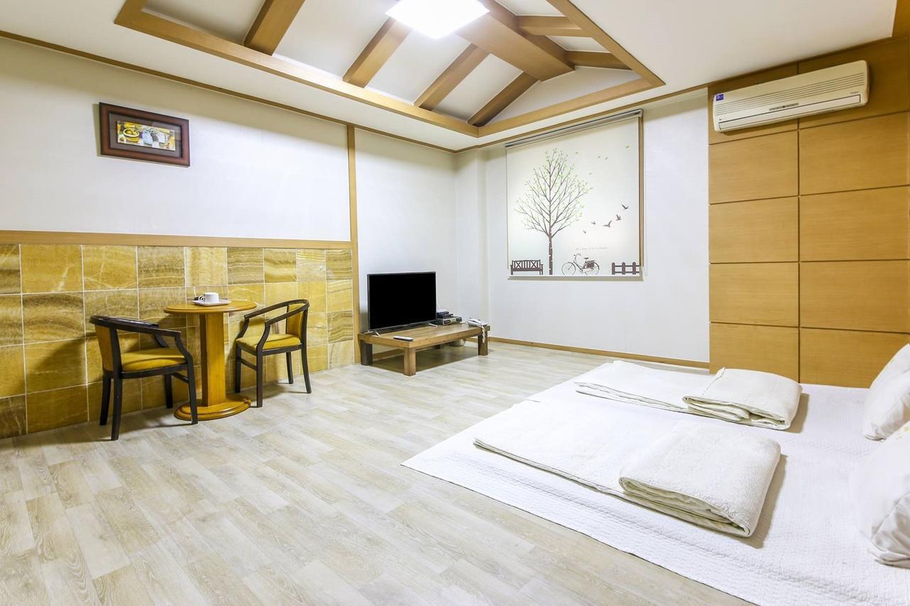 Theme Motel Мокпо Екстериор снимка