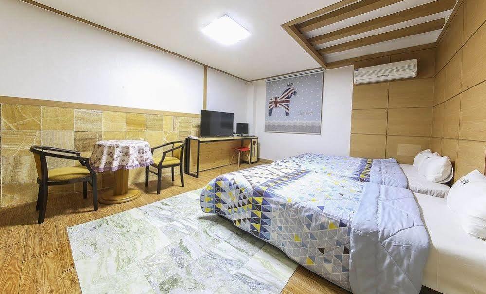 Theme Motel Мокпо Екстериор снимка